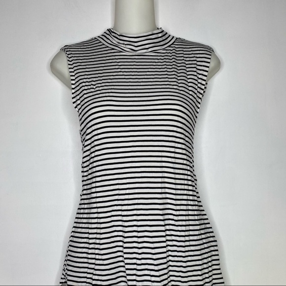 Striped & Stretchy Cutout Top - Picture 13 of 15